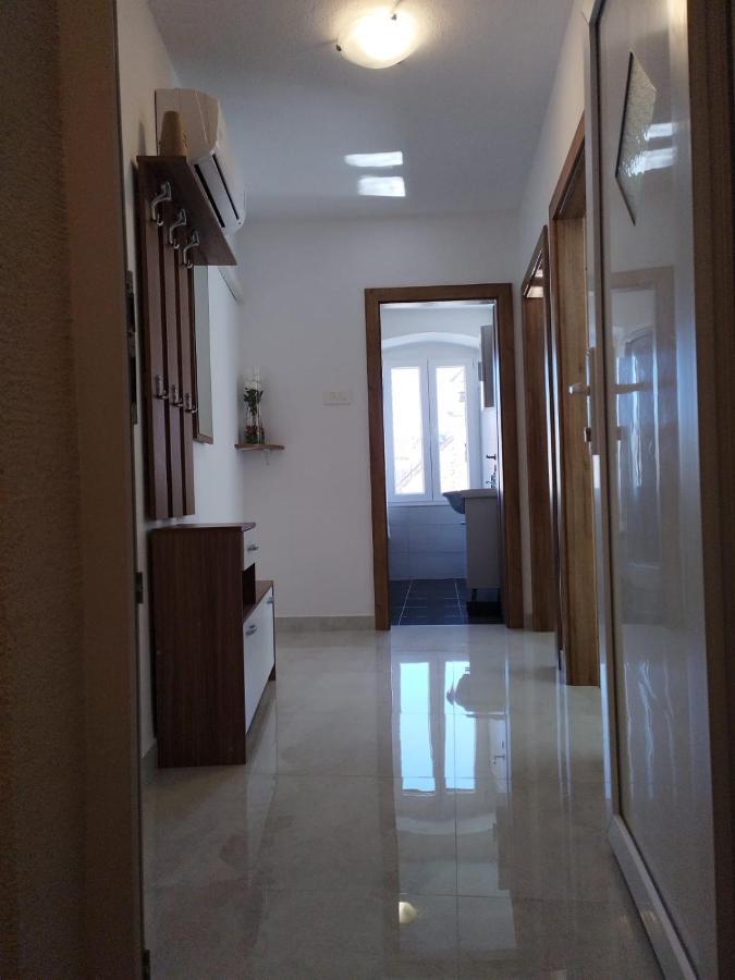 Apartments Ivana Trogir Bagian luar foto